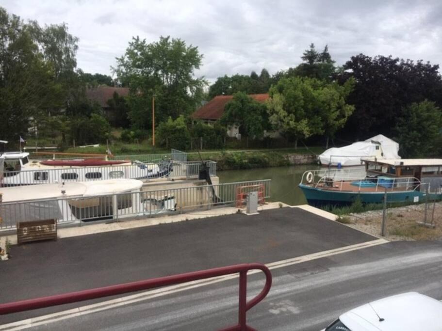Le Depot Appartement Du Canal 80M2 A Champvert エクステリア 写真